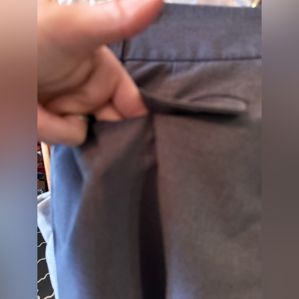 BASICALLY BRAND NEW BCBG LOW RISE GRAY CROPPED WORK SLACKS W/ POCKETS! SIZE 0 - Picture 6 of 7